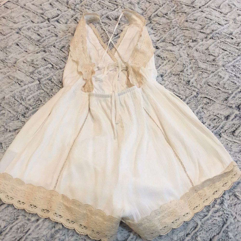 Lace romper with open lace back - Picture 3 of 5